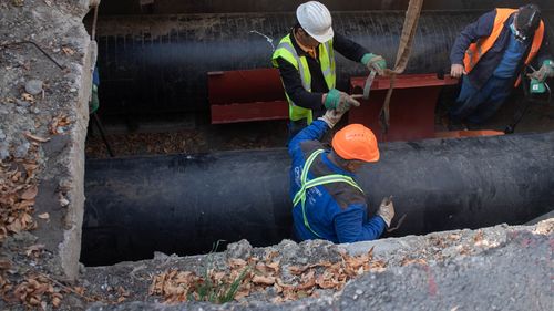 Aproape 700 de blocuri şi imobile din Capitală rămân fără apă caldă şi căldură, întrucât se efectuează lucrări la sistemul de termoficare