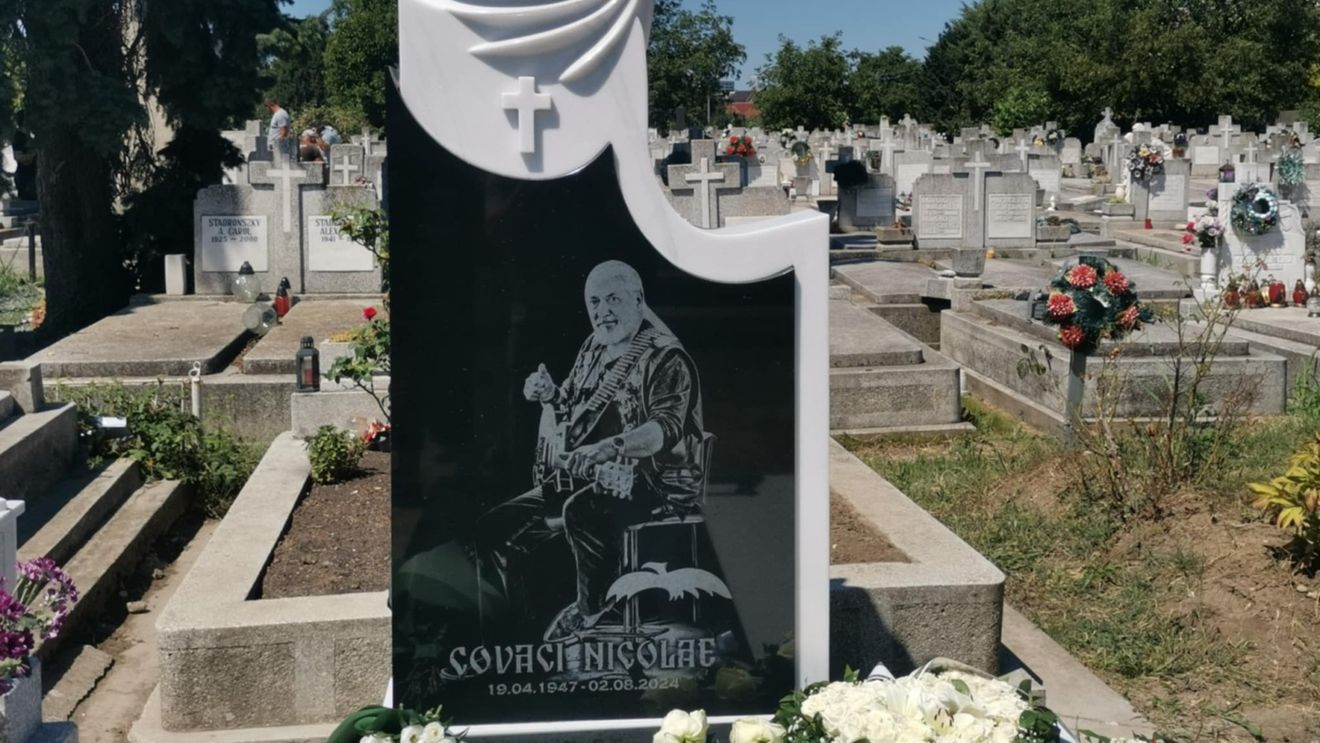 FOTO VIDEO Monumentul funerar al lui Nicu Covaci, inaugurat la un an de la dispariția liderului Phoenix