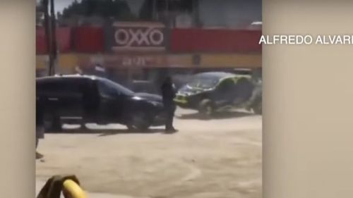 VIDEO Atac armat în Mexic, asupra participanților la o competiție de raliu / Cel puțin zece persoane au murit iar alte nouă sunt rănite