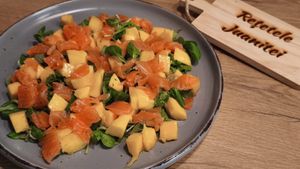 Salată de somon cu mango, fenicul și vinegretă de ierburi aromatice/ Răcoritor și ușor de făcut, acest preparat mediteraneean este o cină perfectă, dar se poate lua și la pachet