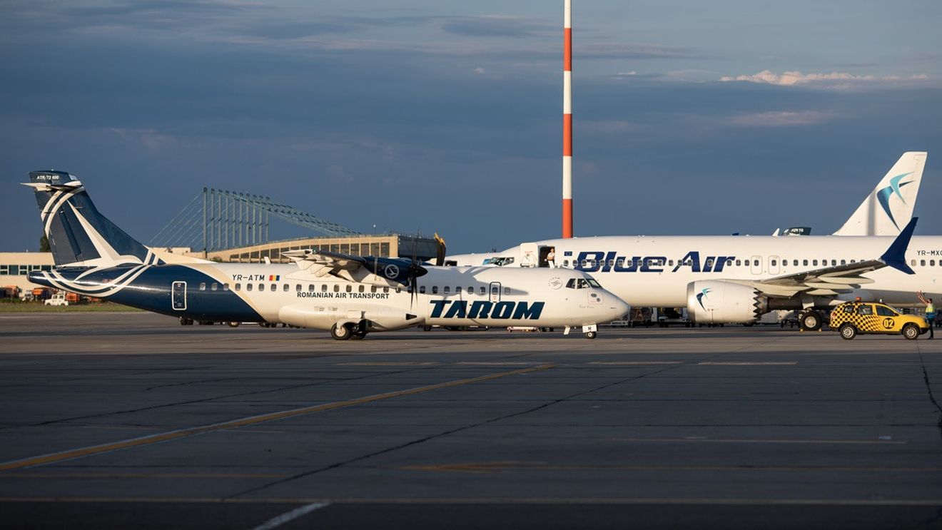 Blue Air anunță că va rambursa banii călătorilor doar dacă presupuși investitori vor cumpăra compania