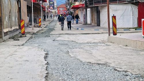 VIDEO Cum arată Costineștiul înainte de Festivalul Beach Please, care a obstrucționat accesul celorlalți turiști la plajă: Plin de copii și adolescenți, cu asfalt aruncat la repezeală înainte de concerte/ Ce spunea ministrul Turismului acum doar două săptămâni (galerie foto)