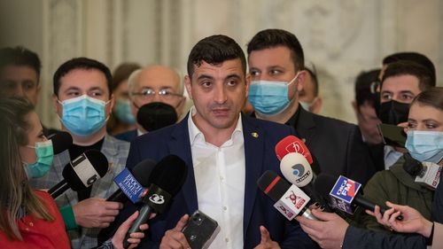 Scandal în Parlament, după schimbarea lui Dumitru Coarnă din Comisia de Apărare/ George Simion: Scoateţi profesioniştii din comisie şi lăsaţi caricaturile/ Pavel Popescu: Un preşedinte de partid se comportă ca un separatist