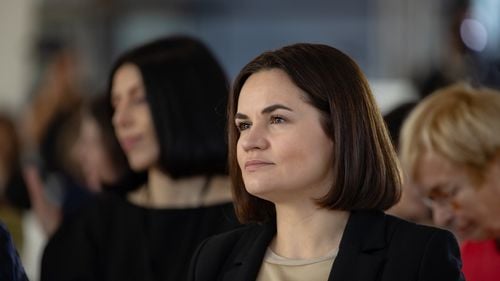 Liderul opoziţiei din Belarus, Sviatlana Tsikhanouskaya, a venit la Bucureşti / A mulţumit României pentru fondurile oferite pentru societatea civilă şi presa independentă din țara sa