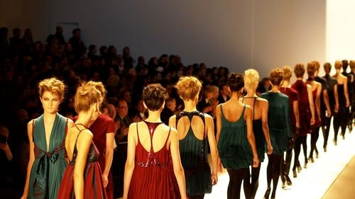 Ce noutăți se anunță la Fashion Week Londra, Milano, Paris și New York / Armani, Givenchy și Tom Ford vor lipsi anul acesta