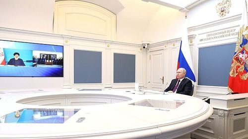 ANALIZĂ În goana după pieţe, Rusia mizează pe partenerii săi din lumea islamică / Începută din primul mandat al lui Vladimir Putin, această apropiere are astăzi o importanţă strategică sporită într-un context de ruptură cu Occidentul