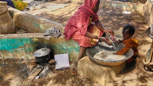 Vizibile din spațiu, nisipurile însângerate ale Sudanului dezvăluie masacrarea a mii de oameni