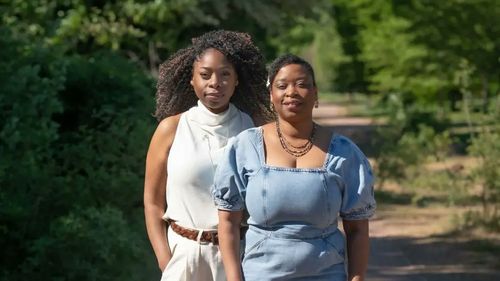 Caz unic în Marea Britanie. Gemenele non-identice născute la câteva minute distanță care au aflat că au tați biologici diferiți