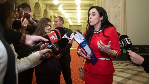 Ministrul Muncii, avertisment pentru pensionarii care trebuie să prezinte, pentru recalculare, adeverințe pentru perioada de dinainte de 2001 / Au existat cazuri în care unor pensionari li s-au solicitat și câte 3000 de lei pentru eliberarea unor adeverințe