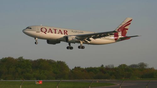Qatar Airways s-a asociat cu compania Starlink a lui Elon Musk pentru servicii de internet de mare viteză la bordul avioanelor