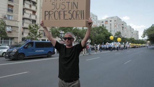 VIDEO ”Părinții susțin profesorii”, mesaje de solidaritate de-a lungul marșului spre Cotroceni