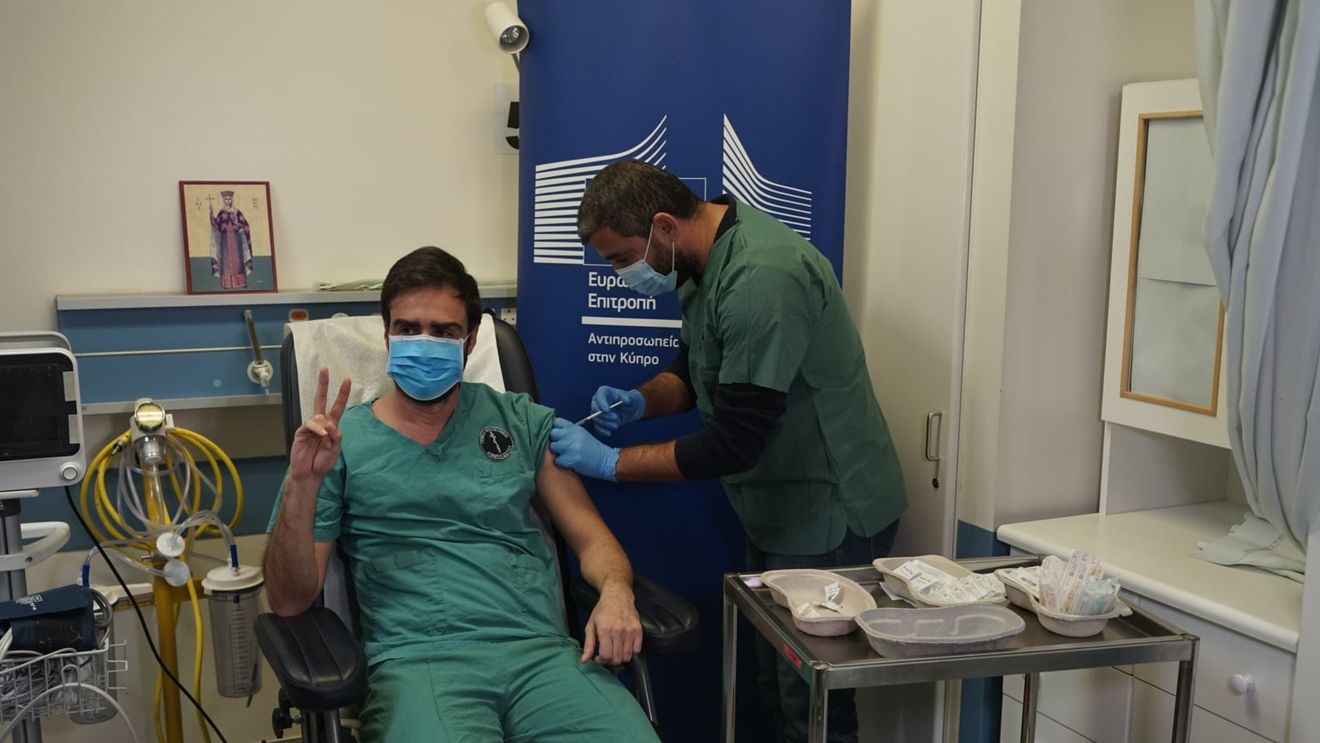 Grecia nu renunţă la vaccinările cu AstraZeneca cât timp EMA nu recomandă suspendarea lor