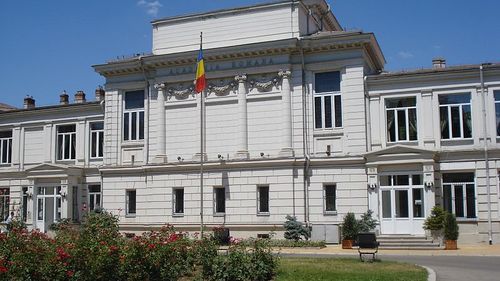 Academia Română critică reducerea numărului de ore de științe de la gimnaziu: „Compromite competitivitatea înaltă”