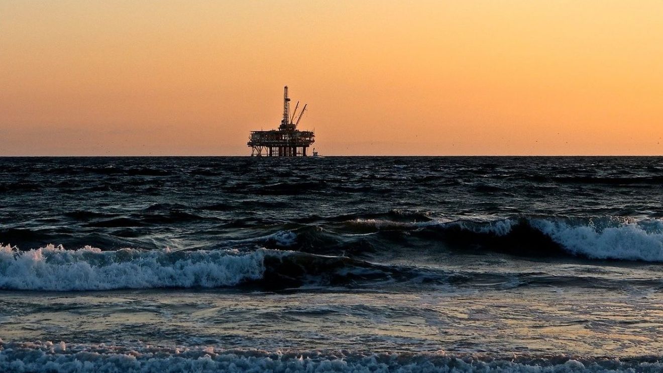 Iohannis a promulgat Legea offshore