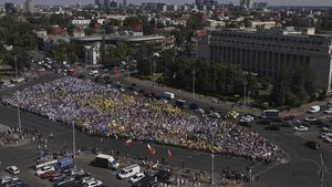 VIDEO Protestul profesorilor: Lideri sindicali, după ce au discutat cu  președintele Nicușor Dan: “Luăm în calcul declanșarea grevei generale” / Circa 6.000 de oameni, potrivit jandarmilor, 20.000, potrivit organizatorilor, au scandat în fața Palatului Cotroceni “Jos Guvernul Bolojan” și “Nu cedăm”