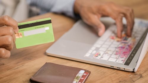 Amazon nu va mai accepta de anul viitor carduri de credit Visa emise în Marea Britanie, din cauza comisioanelor mari