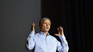 Cioloș: Măcar în ceasul al doisprezecelea, președintele Iohannis și premierul Orban, să înțeleagă că singura soluție pentru salvarea României sunt alegerile anticipate