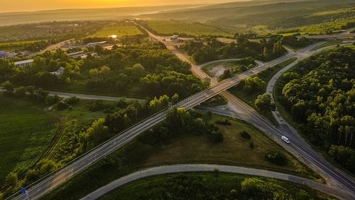 Denumirile geografice de pe teritoriul Republicii Moldova vor fi scrise în limba română