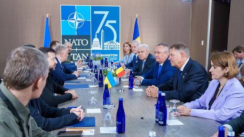 Ciucă, la dreapta lui Iohannis și la întâlnirea președintelui cu Zelenski, la Washington / Șeful statului și liderul PNL au mers în tandem la summitul NATO