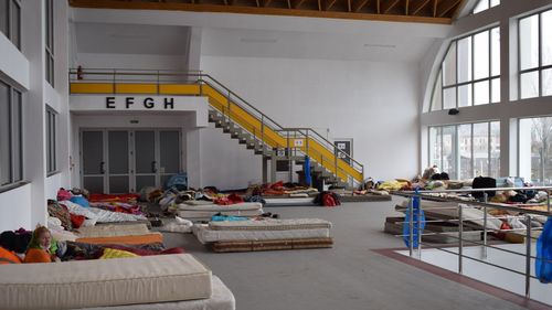 Autoritățile din Miercurea Ciuc solicită sprijn de la Rezervele de Stat. Peste 250 de persoane, cazate în prezent în sala de sport, după incendiul devastator de ieri seară