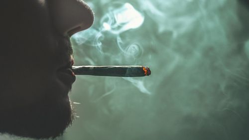 Fumatul poate modifica ADN-ul unei persoane chiar și la zeci de ani distanță de la ultima țigară, arată un studiu realizat în trei decenii