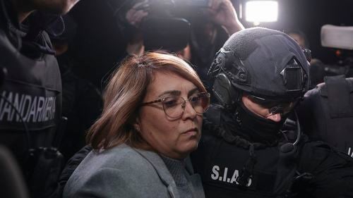 SURSE Fiica milionarului ucis cu o bombă la Arad, reținută pentru 24 de ore / Este suspectată că și-ar fi distrus brățara electronică de monitorizare