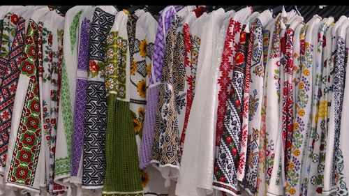 Ia și implicarea în politica românească - Cum un articol vestimentar a fost subiectul unei dispute electorale