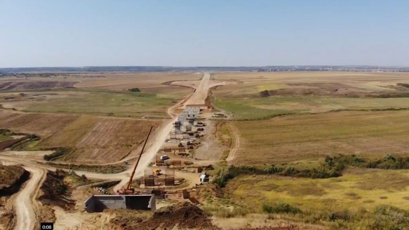 Un sit arheologic a fost descoperit de-a lungul unui tronson din şantierul drumului expres Craiova-Piteşti/ Vestigiile relevă mai multe etape istorice, de la preistorie la perioada post-romană