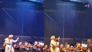 Un artist de la Filarmonica Sibiu le-a arătat colegilor semne obscene de pe scenă, în timpul unui concert /  El este unul din cei nouă angajați care au fost disponibilizați recent / ”A fost o formă de a spune: nu ne puteți lua ceea ce suntem”