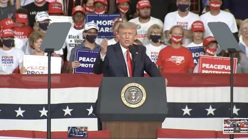 Revenit pe scenă, Trump îşi aşază pionii pentru viitoarele prezidențiale. Într-un discurs fluviu de circa o oră şi jumătate la Greenville, miliardarul a cochetat din nou cu ideea unei noi candidaturi în 2024, un an pe care îl aşteaptă ”cu nerăbdare"