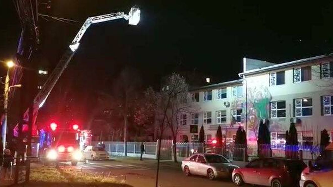 VIDEO Incendiu la mansarda internatului unui centru școlar din Timișoara / 6 copii au fost evacuați