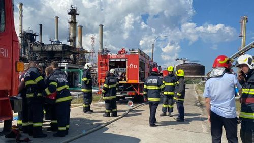 Incendiul de pe platforma Petromidia a fost stins integral, iar livrarea de carburanţi pentru staţiile Rompetrol din România şi regiunea Mării Negre va fi asigurată în continuare