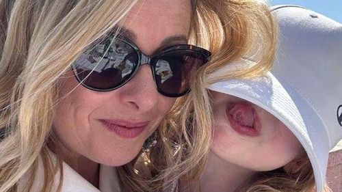 Meloni respinge criticile legate de weekendul petrecut cu fiica sa la New York: Am decis să îndeplinesc cel mai frumos şi natural rol al meu, acela de mamă