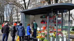 Chioșcuri noi de flori de 17.600 de euro montate în sectorul 6 din București