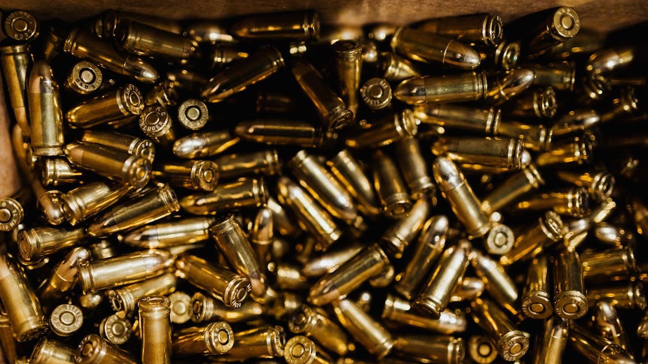 Circa 20.000 de cartuşe de muniţie ale armatei germane, furate dintr-un camion de transport civil