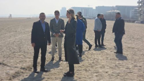 VIDEO FOTO Ministra Mediului, control în Năvodari, pe plaja unde primăria vrea să construiască o parcare / Firma unui comisar de Mediu a trecut bucata de nisip în acte ca „pământ argilos”, construcția pe plajă fiind ilegală