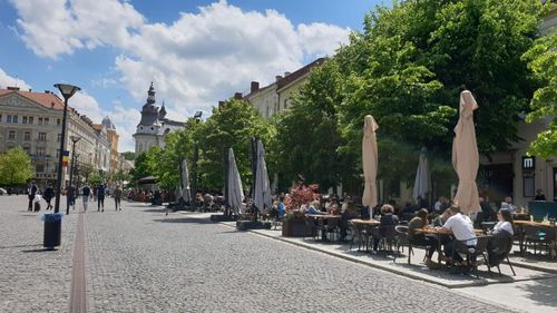 Terasele din centrul Clujului, scoase la licitație / Dispute în Consiliul Local pe tema legalității și a „concurenței neloiale” / Boc: ”Oamenii au trecut prin pandemie, este un sector lovit de crize”