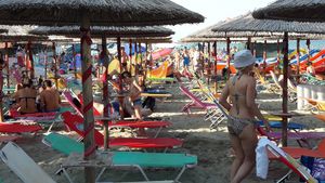 Grecia închide ușa supraturismului pe 251 de plaje: fără șezlonguri, umbrele și beach baruri