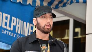 Eminem vorbeşte despre dependenţa sa de droguri într-un film documentar: „A trebuit să învăţ să merg, să vorbesc şi să fac rap din nou”