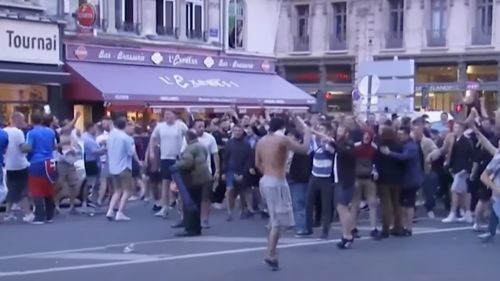 Cerere surprinzătoare a poliţiei germane: bere cu alcool 1% pentru suporterii englezi