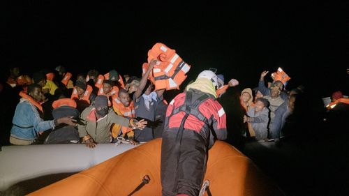 ONG-ul german Sea-Watch a salvat 100 de migranţi din Mediterana / Alte 270 de persoane au fost salvate vineri și sâmbătă