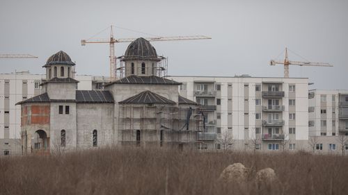 Senatorii au aprobat sancţionarea dezvoltatorilor imobiliari care folosesc banii cumpărătorilor în alte scopuri