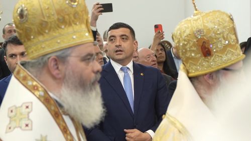 VIDEO George Simion folosește Biserica Ortodoxă în clipurile electorale / Prezintă imagini de la întronizarea primului Arhiepiscop Ortodox Român al Marii Britanii / BOR nu are nicio reacție față de evenimentele de sâmbătă