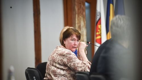 Viceprimar al municipiului Sibiu, exclus din FDGR după ce a trecut la PSD / Statutul formaţiunii ar fi permis Corinei Bokor să rămână şi membru al FDGR, aşa cum Klaus Iohannis a rămas, deşi se înscrisese în PNL