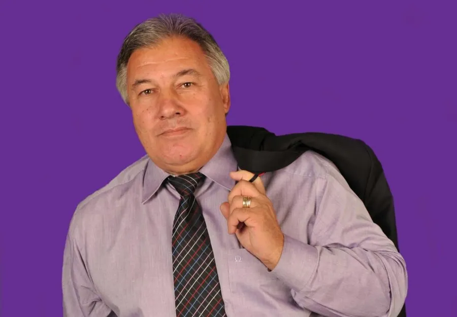 avram senior