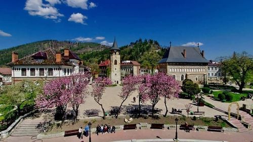 Doar jumătate din cadrele didactice din judeţul Neamţ sunt vaccinate cu ambele doze / Media națională e 61%