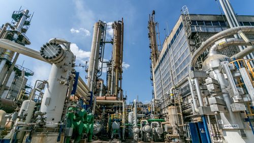 BREAKING Azomureș spune că își reduce și mai mult activitatea în următoarele luni, în contextul crizei energetice. Alți peste 200 de angajați direcți ai companiei sunt afectați