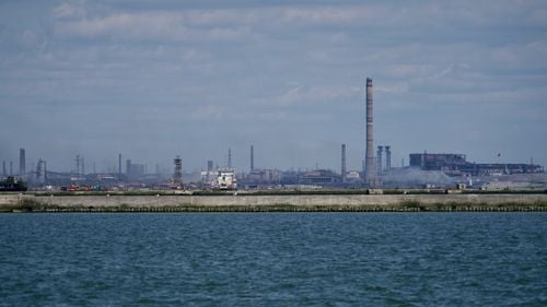 Cel puțin 100 de civili se află încă în interiorul uzinei siderurgice Azovstal