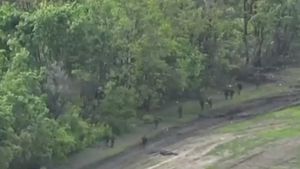 O înregistrare video arată soldați ruși fugind din calea armatei ucrainene, lângă Bahmut / ISW confirmă avansul Kievului în zonă
