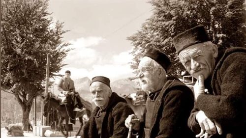 Guvernul vrea să amâne din nou pensiile persecutaților din motive etnice, cu puțin timp înainte de termenul la care urmau să fie acordate/ Opoziția anunță amendamente și cere plata de urgență a despăgubirilor